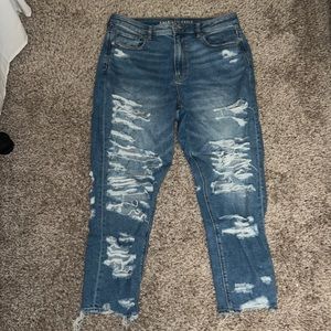 AMERICAN EAGLE MOM JEANS